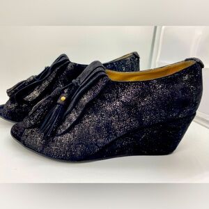 Anyi Lu Jessie Suede Metallic Black Booties Size 38.5 US 8 Kiltie Wedge Tassels